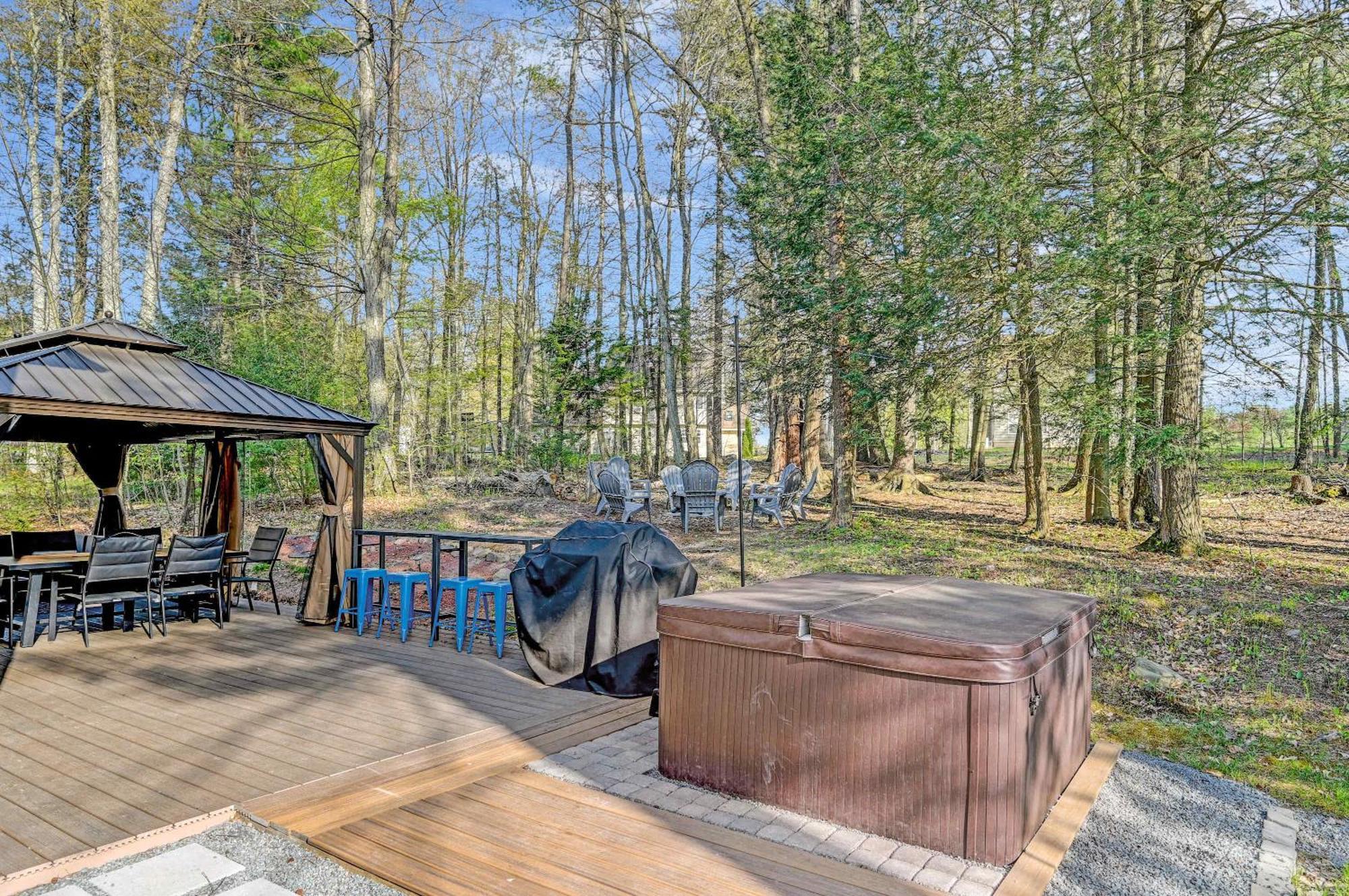 Spacious Retreat - Outdoor Oasis Games And * Blakeslee