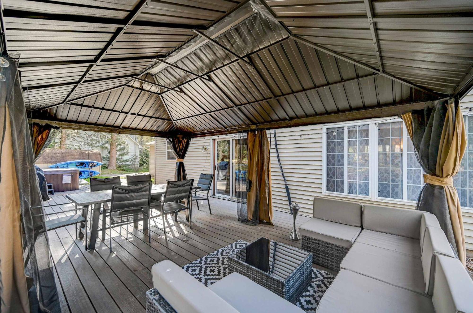 Spacious Retreat - Outdoor Oasis Games And Holiday home Blakeslee