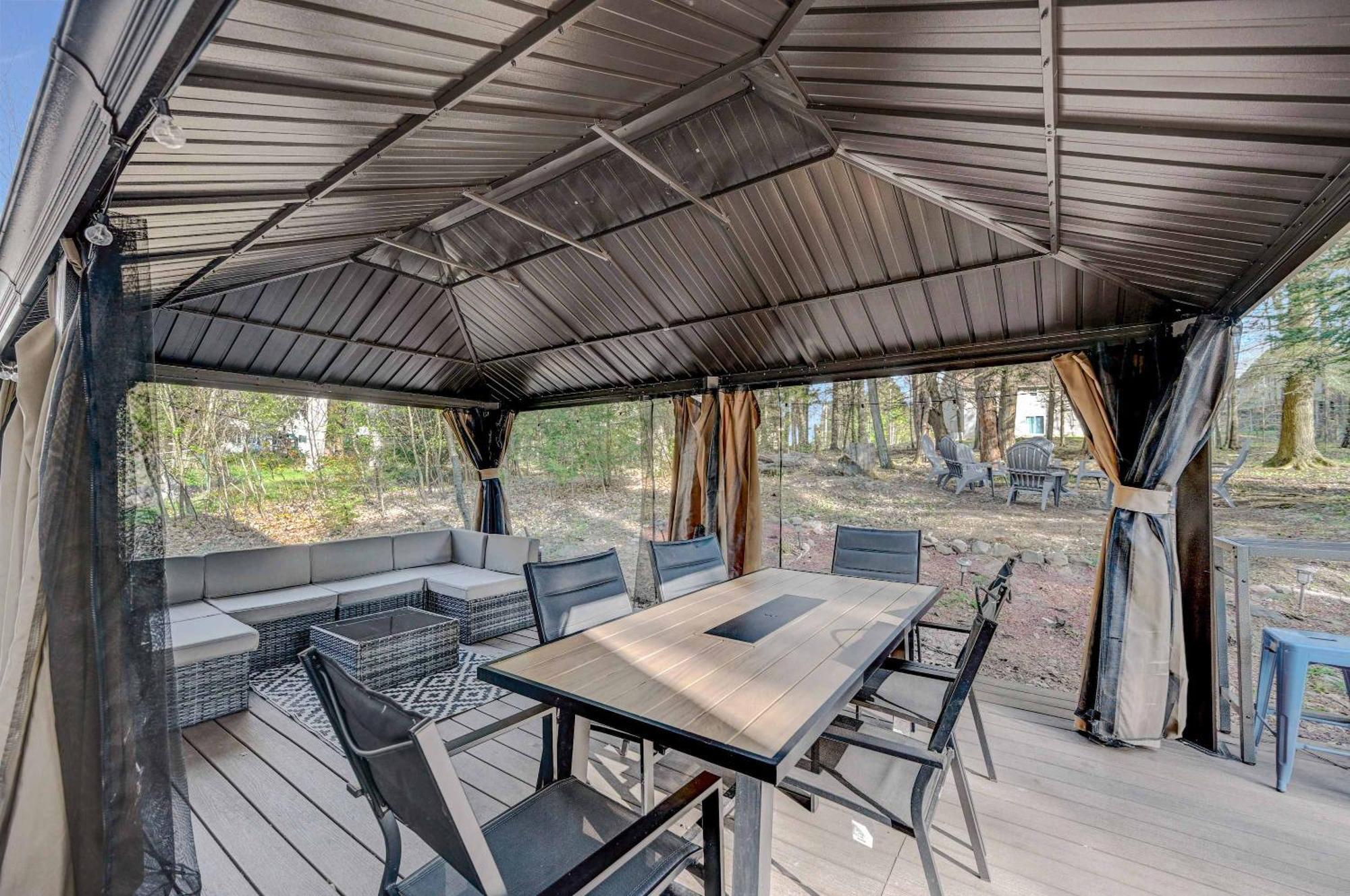 Spacious Retreat - Outdoor Oasis Games And Holiday home *