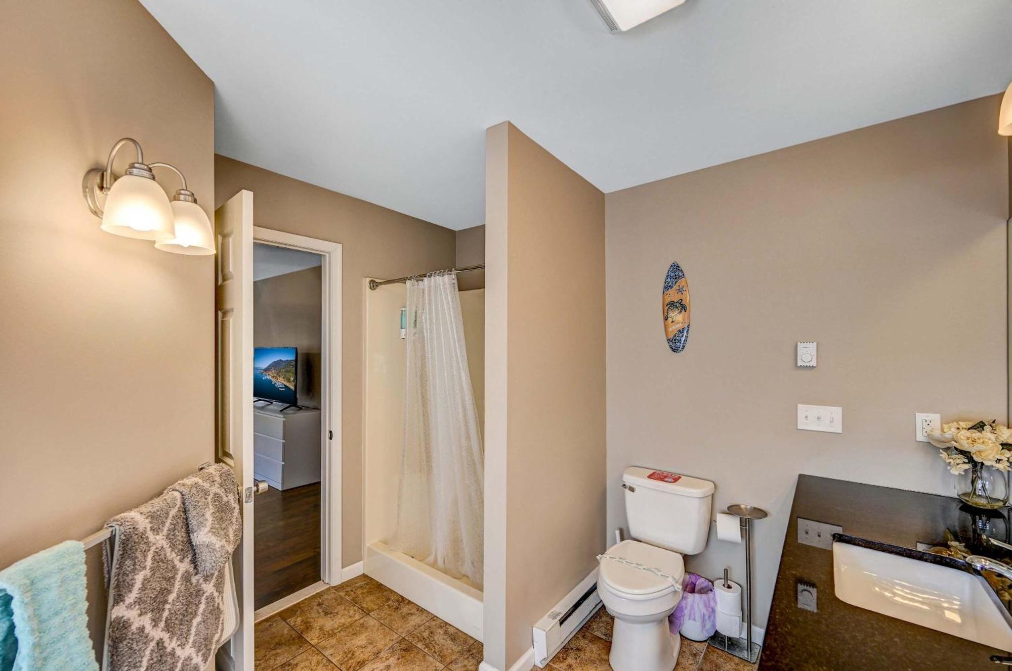 Spacious Retreat - Outdoor Oasis Games And Holiday home Blakeslee