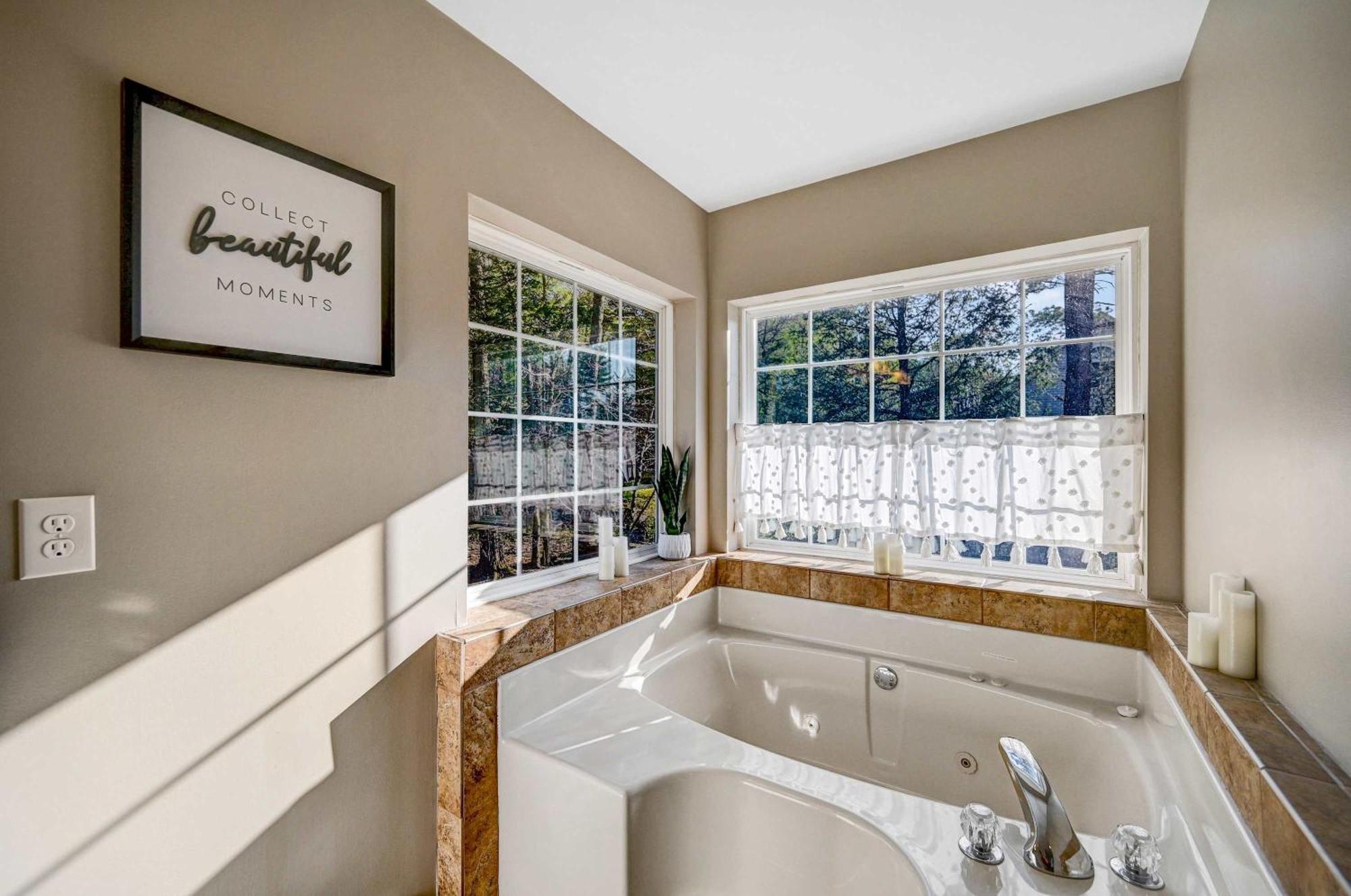 Spacious Retreat - Outdoor Oasis Games And Holiday home Blakeslee