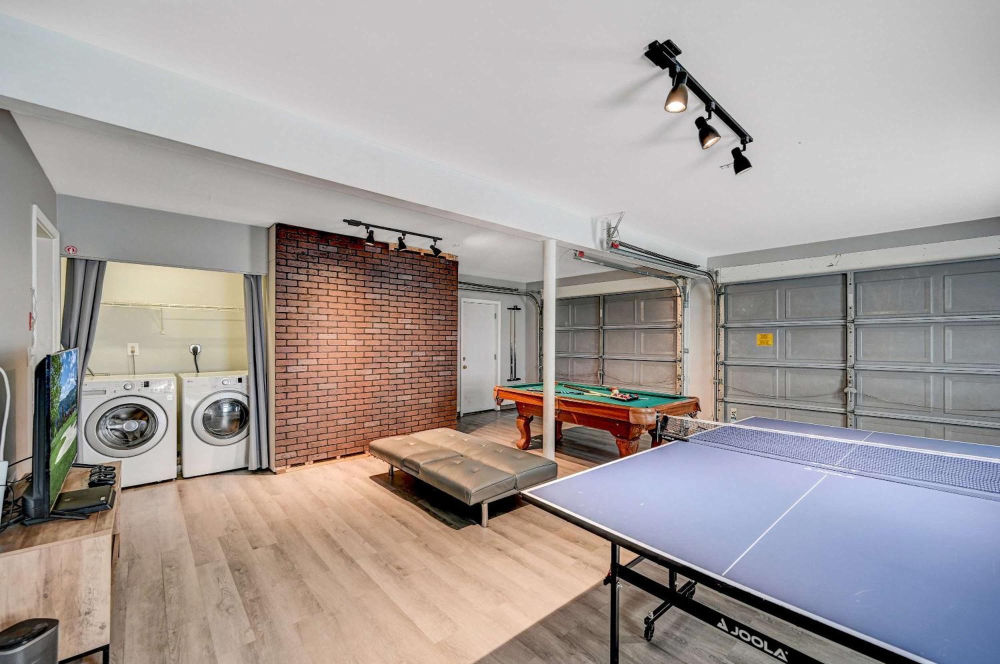Spacious Retreat - Outdoor Oasis Games And