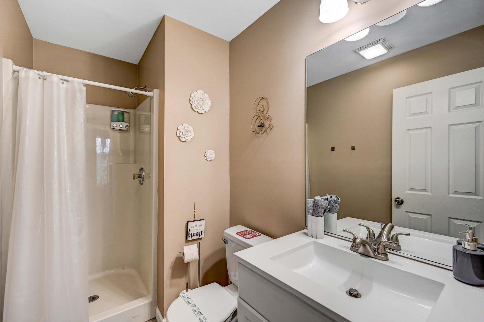 Spacious Retreat - Outdoor Oasis Games And Blakeslee