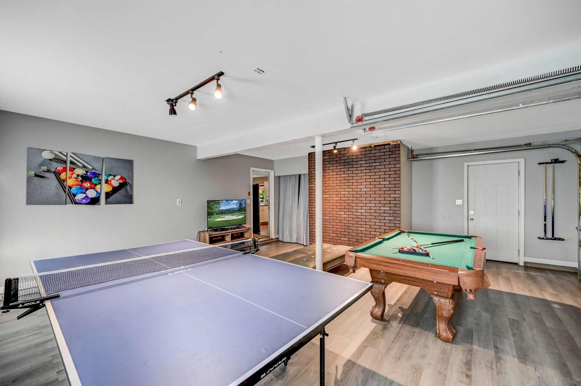 Spacious Retreat - Outdoor Oasis Games And * Blakeslee