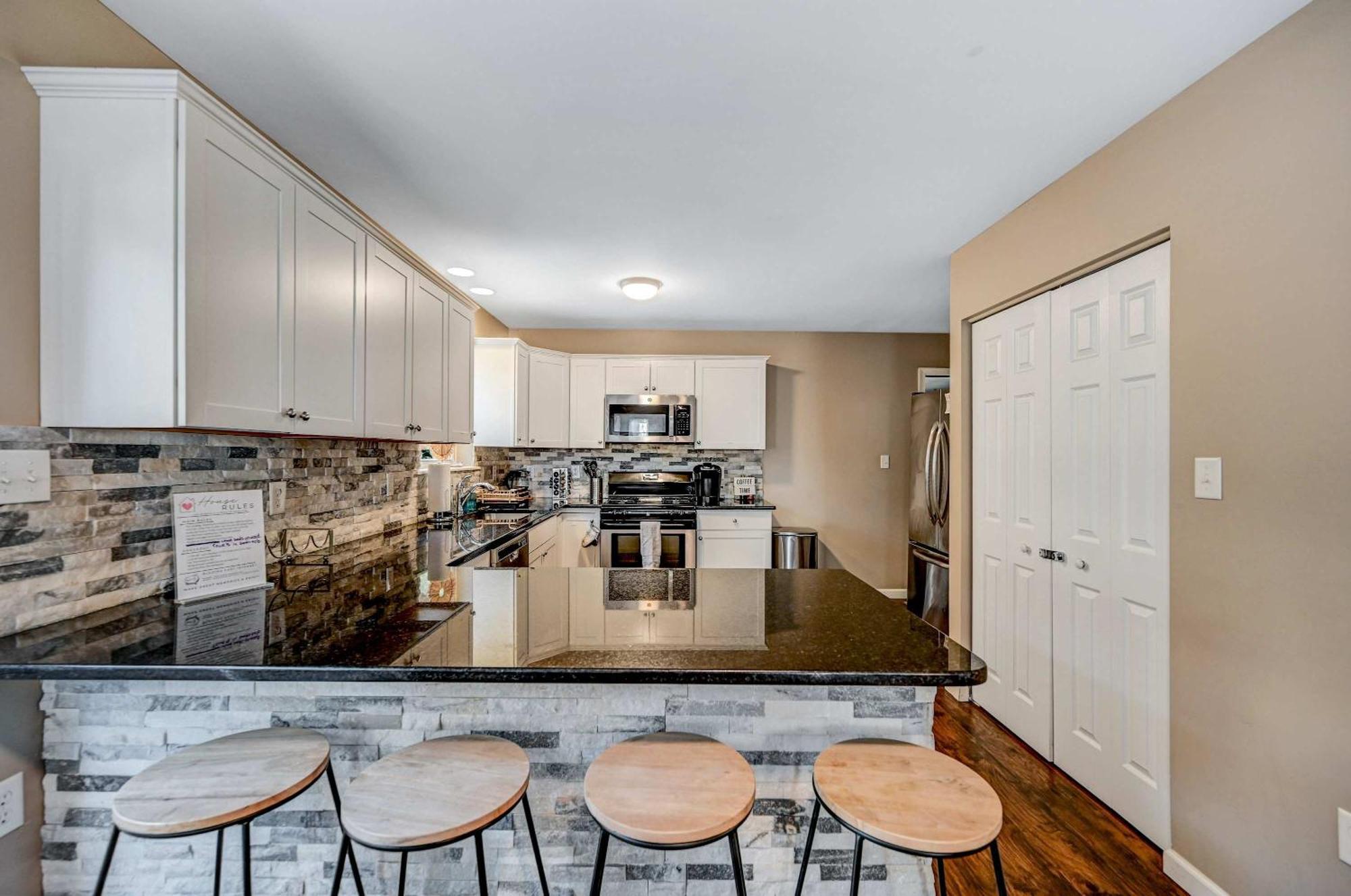 Spacious Retreat - Outdoor Oasis Games And Holiday home Blakeslee