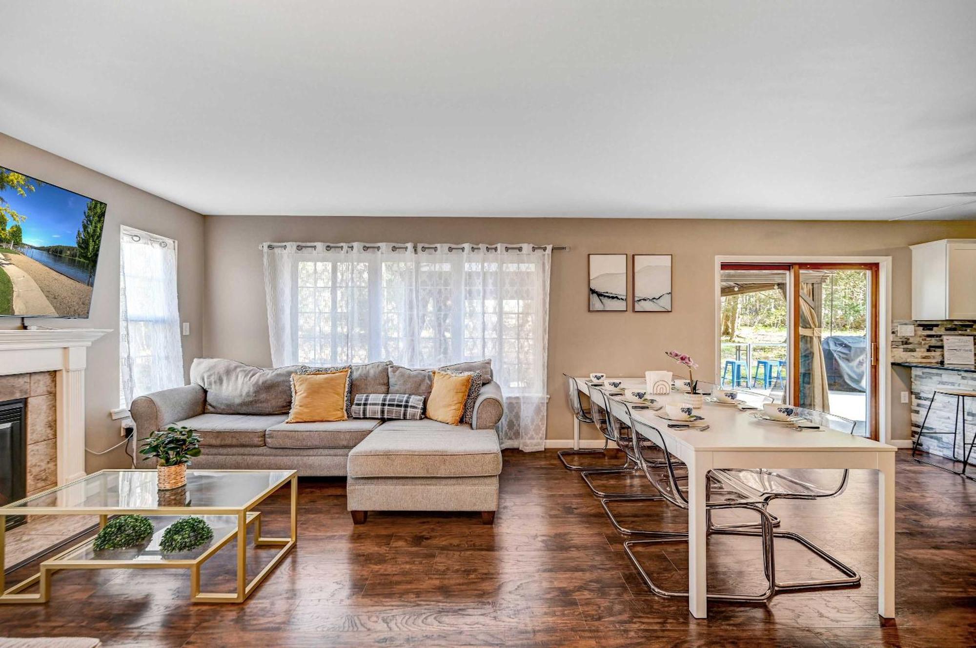 Spacious Retreat - Outdoor Oasis Games And Blakeslee