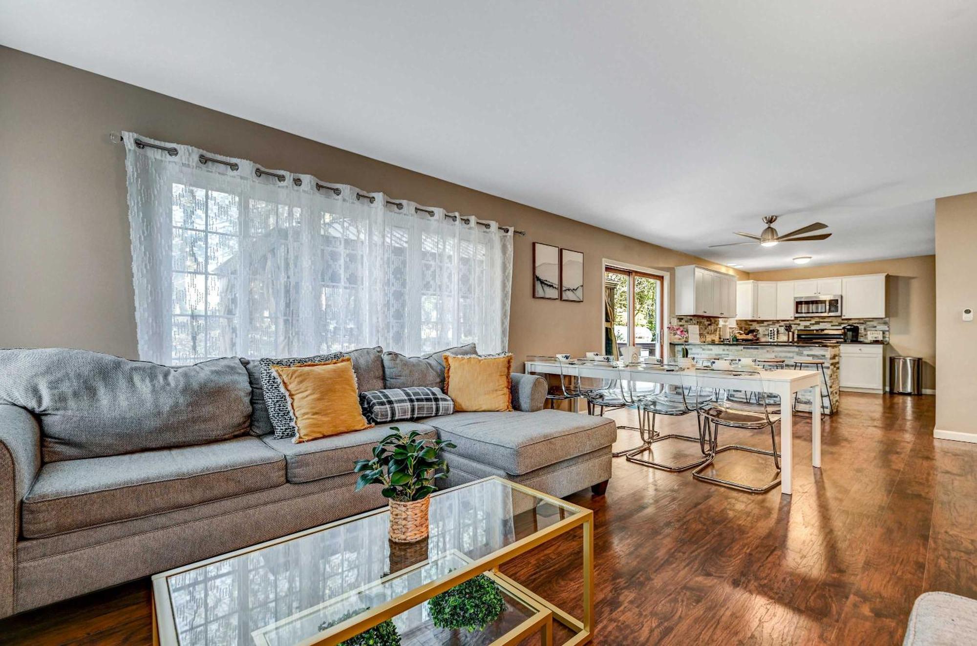 Spacious Retreat - Outdoor Oasis Games And Holiday home *