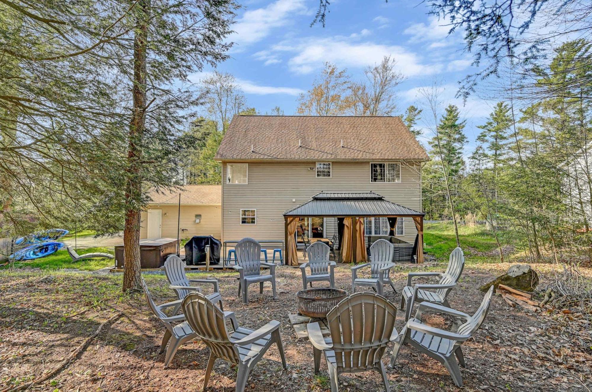 Holiday home Spacious Retreat - Outdoor Oasis Games And Blakeslee