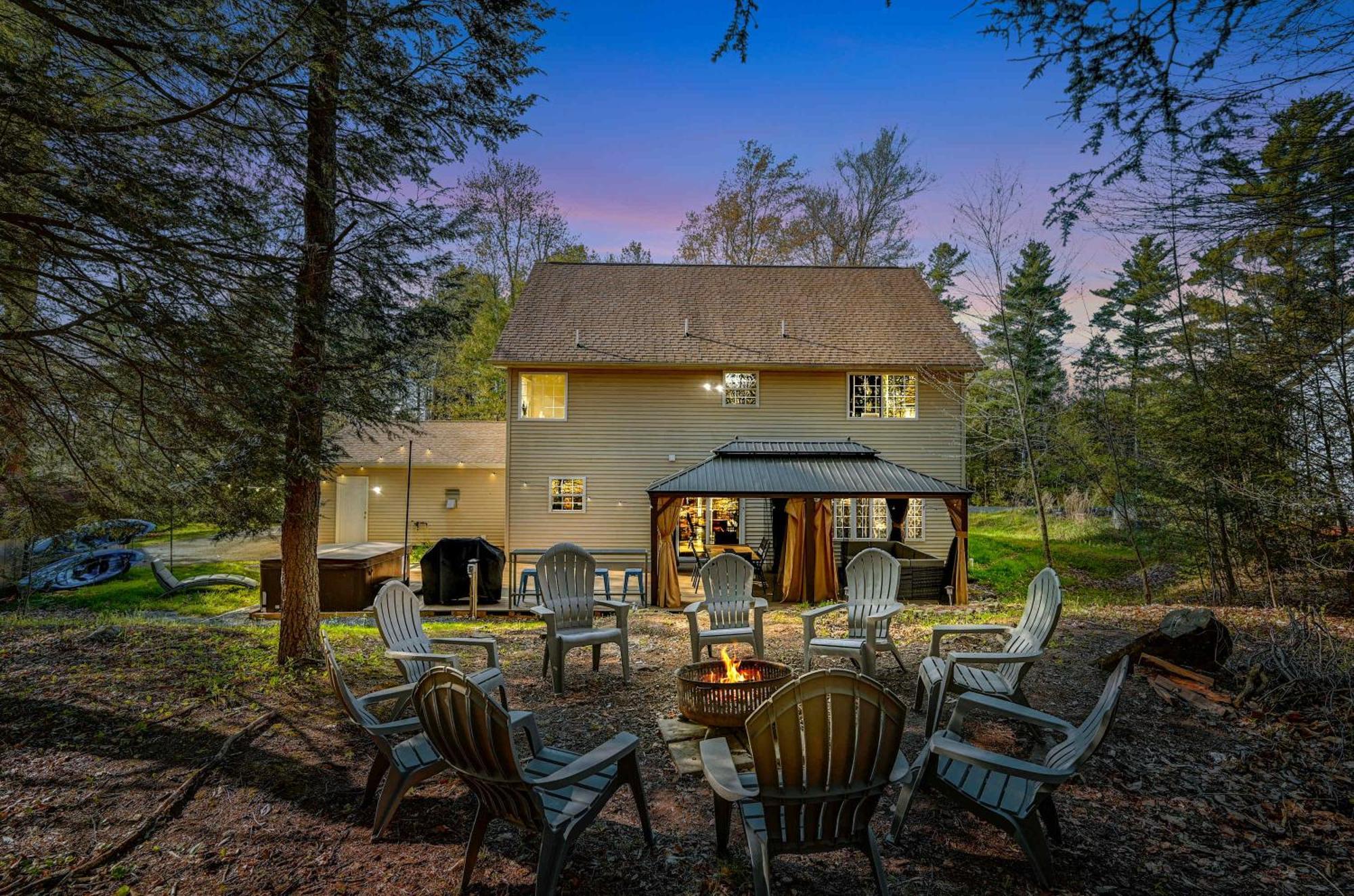 Spacious Retreat - Outdoor Oasis Games And * Blakeslee